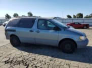 ✅ 2000 Toyota Sienna CE • VIN: 4T3ZF19C9YU222343 • Lot: 69520224. Listed on Copart with 524,710 mi. Free auction sales archive from the USA and detailed vehicle history report at DreamBid. Image 4.