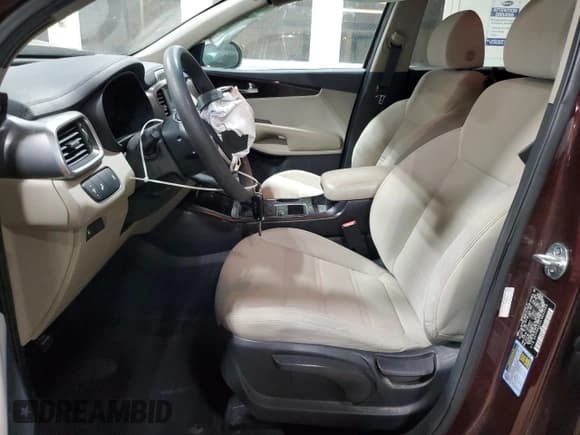 ✅ 2020 Kia Sorento LX • VIN: 5XYPG4A32LG660369 • Lot: 86436335. Listed on Copart with 53,224 mi. Free auction sales archive from the USA and detailed vehicle history report at DreamBid. Image 7.