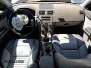 ✅ 2007 Volvo V50 2.5L Turbo • VIN: YV1MJ682472311849 • Lot: 49243305. Wystawiony na Copart z przebiegiem 266 714 mil. Bezpłatny archiwum sprzedaży aukcyjnych z USA i szczegółowy raport historii pojazdu na DreamBid. Zdjęcie 8.