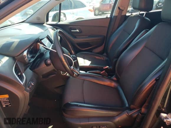 2020 Chevrolet Trax LT with VIN KL7CJLSB8LB313362, listed as a Copart auction lot 86784055 with 83,544 mi miles and Salvage title. Bid and sale history available at DreamBid. Image 7.