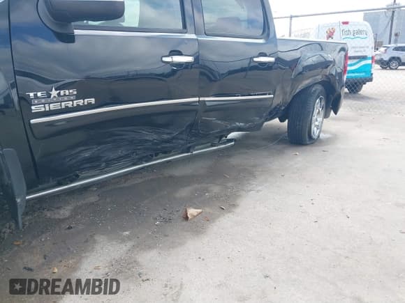 ✅ 2011 GMC Sierra 1500 SLE • VIN: 3GTP1VE0XBG306560 • Lot: 41496403. Listed on IAAI with 213,831 mi. Free auction sales archive from the USA and detailed vehicle history report at DreamBid. Image 6.