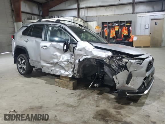 ✅ 2022 Toyota RAV4 SE • VIN: JTMAB3FV1ND106461 • Lot: 69502465. Wystawiony na Copart z przebiegiem 4 567 mil. Bezpłatny archiwum sprzedaży aukcyjnych z USA i szczegółowy raport historii pojazdu na DreamBid. Zdjęcie 4.