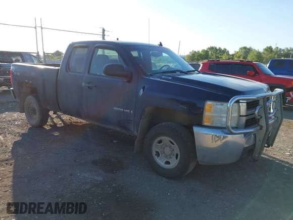 ✅ 2008 Chevrolet Silverado 2500HD 1LT • VIN: 1GCHK29K98E211015 • Lot: 42584905. Wystawiony na IAAI z przebiegiem 286 629 mil. Bezpłatny archiwum sprzedaży aukcyjnych z USA i szczegółowy raport historii pojazdu na DreamBid. Zdjęcie 1.