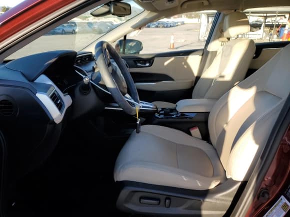 ✅ 2019 Honda Clarity Touring • VIN: JHMZC5F39KC002519 • Lot: 37836573. Listed on Copart with 19,780 mi. Free auction sales archive from the USA and detailed vehicle history report at DreamBid. Image 7.