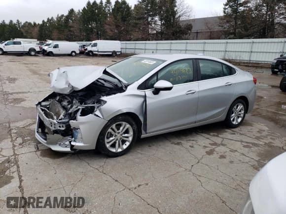 ✅ 2019 Chevrolet Cruze LT • VIN: 1G1BE5SM2K7116746 • Lot: 43014683. Listed on Copart with 113,735 mi. Free auction sales archive from the USA and detailed vehicle history report at DreamBid. Image 1.