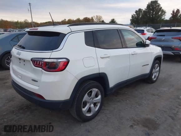 ✅ 2018 Jeep Compass Altitude • VIN: 3C4NJCBB5JT235467 • Lot: 43446449. Wystawiony na IAAI z przebiegiem 77 541 mil. Bezpłatny archiwum sprzedaży aukcyjnych z USA i szczegółowy raport historii pojazdu na DreamBid. Zdjęcie 4.