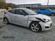 ✅ 2015 Hyundai Veloster • VIN: KMHTC6AD3FU243422 • Lot: 82649744. Wystawiony na Copart z przebiegiem 91 108 mil. Bezpłatny archiwum sprzedaży aukcyjnych z USA i szczegółowy raport historii pojazdu na DreamBid. Zdjęcie 4.