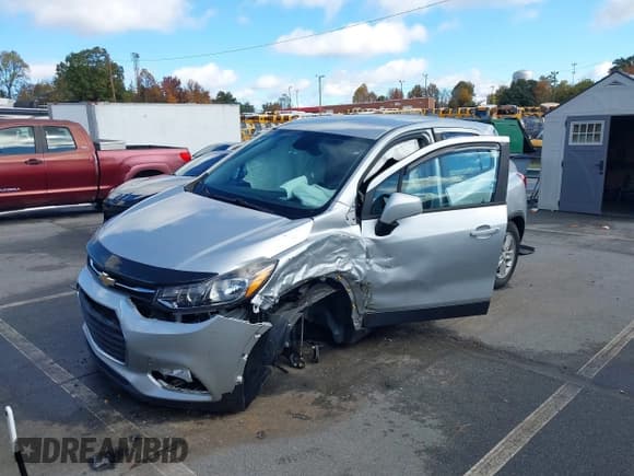 ✅ 2021 Chevrolet Trax LS • VIN: KL7CJKSB1MB303963 • Lot: 43567758. Listed on IAAI with 79,555 mi. Free auction sales archive from the USA and detailed vehicle history report at DreamBid. Image 2.