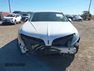 ✅ 2013 Lincoln MKS • VIN: 1LNHL9DK0DG614372 • Lot: 43568649. Wystawiony na IAAI z przebiegiem 69 199 mil. Bezpłatny archiwum sprzedaży aukcyjnych z USA i szczegółowy raport historii pojazdu na DreamBid. Zdjęcie 6.