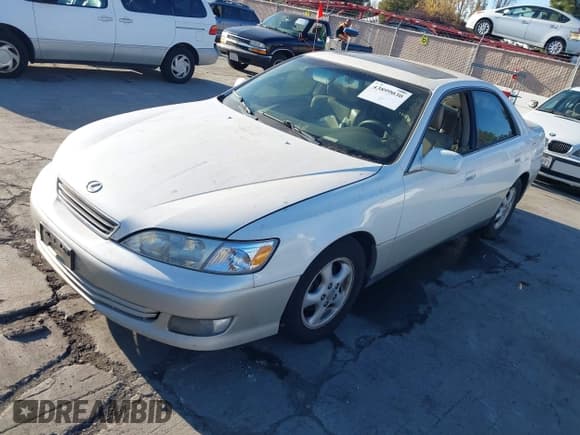 ✅ 2000 Lexus ES 300 • VIN: JT8BF28G5Y0248095 • Lot: 43899030. Listed on IAAI with 132,712 mi. Free auction sales archive from the USA and detailed vehicle history report at DreamBid. Image 2.