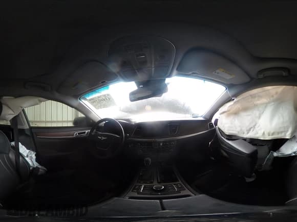 ✅ 2015 Hyundai Genesis 3.8L • VIN: KMHGN4JE2FU076883 • Lot: 41460390. Wystawiony na IAAI z przebiegiem 90 957 mil. Bezpłatny archiwum sprzedaży aukcyjnych z USA i szczegółowy raport historii pojazdu na DreamBid. Zdjęcie 18.