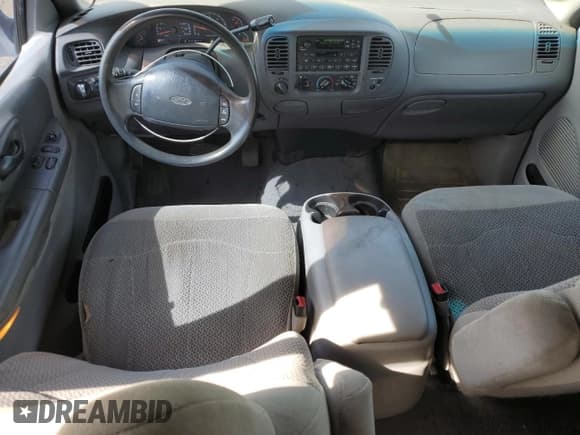 ✅ 1999 Ford F-150 XL • VIN: 1FTRX08L3XKA96271 • Lot: 82121395. Wystawiony na Copart z przebiegiem Nie podano. Bezpłatny archiwum sprzedaży aukcyjnych z USA i szczegółowy raport historii pojazdu na DreamBid. Zdjęcie 8.