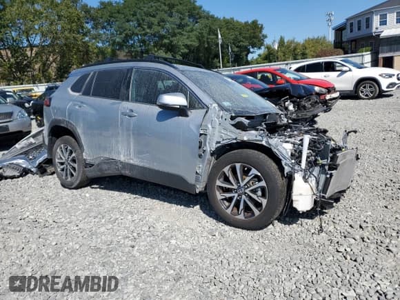 ✅ 2022 Toyota Corolla Cross XLE • VIN: 7MUDAABGXNV016022 • Lot: 81322555. Wystawiony na Copart z przebiegiem 21 410 mil. Bezpłatny archiwum sprzedaży aukcyjnych z USA i szczegółowy raport historii pojazdu na DreamBid. Zdjęcie 4.