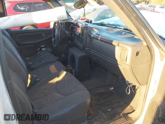 2004 Chevrolet Silverado 1500 Work Truck z VIN 1GCEC14XX4Z288962, wystawiony jako IAAI lot #41030729 z przebiegiem 320 541 mil mil oraz . Historia ofert i sprzedaży dostępna na DreamBid. Obrazek 5.