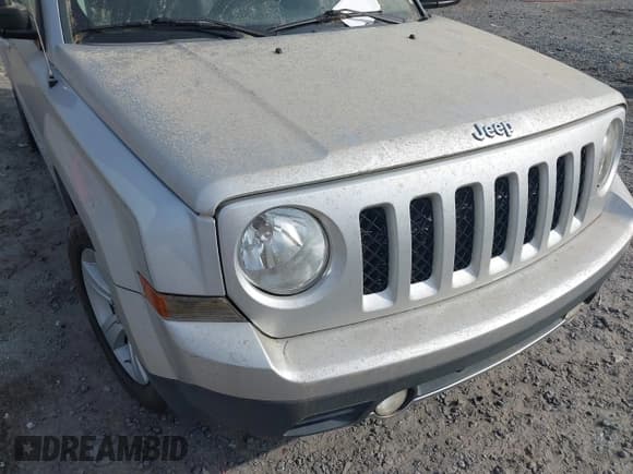 ✅ 2011 Jeep Patriot Latitude X • VIN: 1J4NT4GB0BD109785 • Lot: 41906569. Wystawiony na IAAI z przebiegiem 140 992 mil. Bezpłatny archiwum sprzedaży aukcyjnych z USA i szczegółowy raport historii pojazdu na DreamBid. Zdjęcie 6.