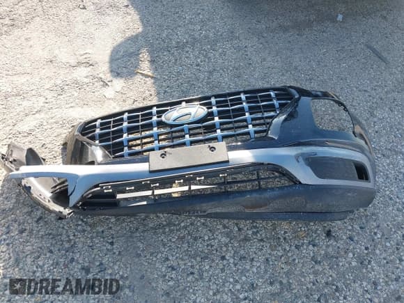 ✅ 2023 Hyundai Venue Limited • VIN: KMHRC8A3XPU256523 • Lot: 43268617. Listed on IAAI with 15,890 mi. Free auction sales archive from the USA and detailed vehicle history report at DreamBid. Image 12.