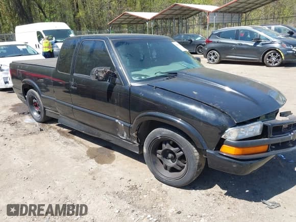 ✅ 2000 Chevrolet S-10 LS • VIN: 1GCCS19W2Y8244735 • Лот: 42054192. Опубликован ранее на IAAI с пробегом 200 439 миль. Бесплатный доступ к архиву аукционных продаж из США и подробный отчёт об истории автомобиля на DreamBid. Изображение 1.
