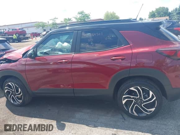 2025 Chevrolet TrailBlazer RS с VIN KL79MUSL8SB015909, выставлен на аукционе IAAI как лот 42469301 с пробегом 9 483 миль миль и . История ставок и продаж доступна на DreamBid. Изображение 14.