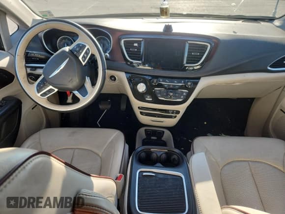 ✅ 2017 Chrysler Pacifica Limited • VIN: 2C4RC1GGXHR668736 • Lot: 91104045. Wystawiony na Copart z przebiegiem 114 865 mil. Bezpłatny archiwum sprzedaży aukcyjnych z USA i szczegółowy raport historii pojazdu na DreamBid. Zdjęcie 8.