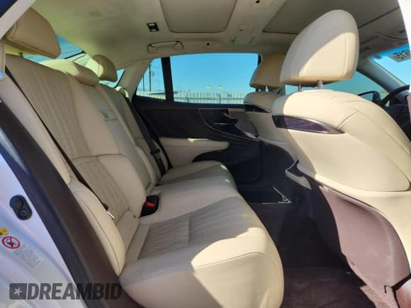 ✅ 2019 Lexus LS 500 • VIN: JTHC51FF8K5005953 • Lot: 90731615. Listed on Copart with 49,920 mi. Free auction sales archive from the USA and detailed vehicle history report at DreamBid. Image 10.
