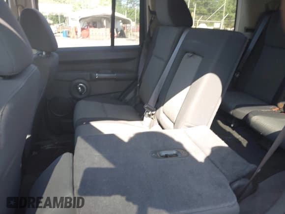 ✅ 2010 Jeep Commander Sport • VIN: 1J4RG4GK2AC127991 • Lot: 42515030. Listed on IAAI with 191,023 mi. Free auction sales archive from the USA and detailed vehicle history report at DreamBid. Image 8.