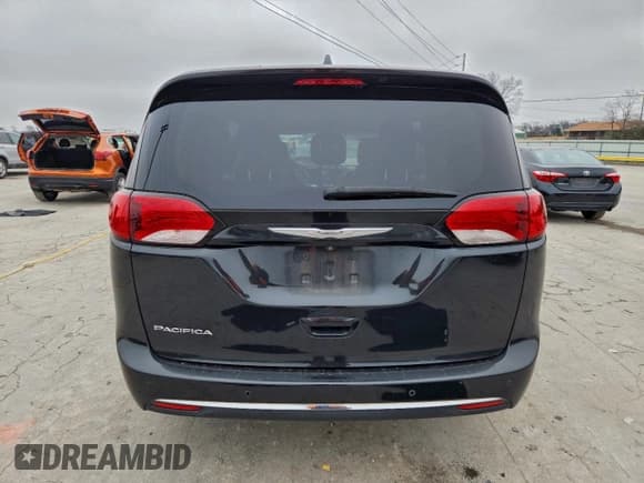 ✅ 2017 Chrysler Pacifica Touring L • VIN: 2C4RC1BG3HR576486 • Лот: 95263085. Опубликован ранее на Copart с пробегом 132 675 миль. Бесплатный доступ к архиву аукционных продаж из США и подробный отчёт об истории автомобиля на DreamBid. Изображение 6.