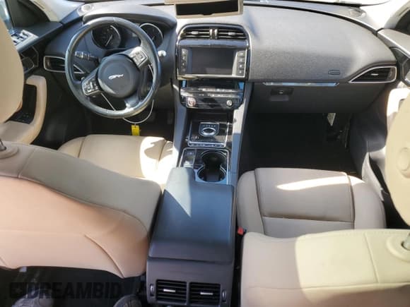 ✅ 2017 Jaguar F-Pace 20d Premium • VIN: SADCJ2BN2HA493415 • Lot: 84954315. Wystawiony na Copart z przebiegiem Nie podano. Bezpłatny archiwum sprzedaży aukcyjnych z USA i szczegółowy raport historii pojazdu na DreamBid. Zdjęcie 8.