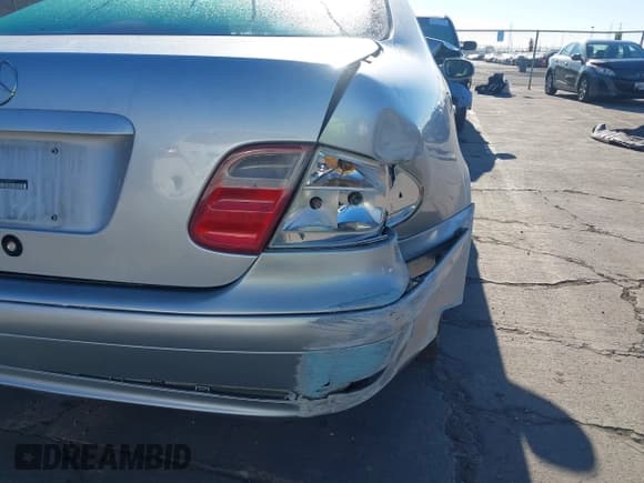 ✅ 2001 Mercedes-Benz CLK 320/430 • VIN: WDBLJ65G21T085022 • Lot: 43552659. Wystawiony na IAAI z przebiegiem 164 737 mil. Bezpłatny archiwum sprzedaży aukcyjnych z USA i szczegółowy raport historii pojazdu na DreamBid. Zdjęcie 17.