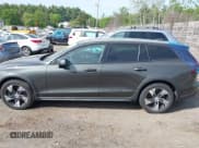 ✅ 2021 Volvo V60 • VIN: YV4102WK1M1071620 • Lot: 42354999. Wystawiony na IAAI z przebiegiem 48 332 mil. Bezpłatny archiwum sprzedaży aukcyjnych z USA i szczegółowy raport historii pojazdu na DreamBid. Zdjęcie 14.