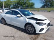 ✅ 2024 Mercedes-Benz CLA 250 • VIN: W1K5J4HB8RN453319 • Lot: 42651502. Wystawiony na IAAI z przebiegiem 11 453 mil. Bezpłatny archiwum sprzedaży aukcyjnych z USA i szczegółowy raport historii pojazdu na DreamBid. Zdjęcie 1.