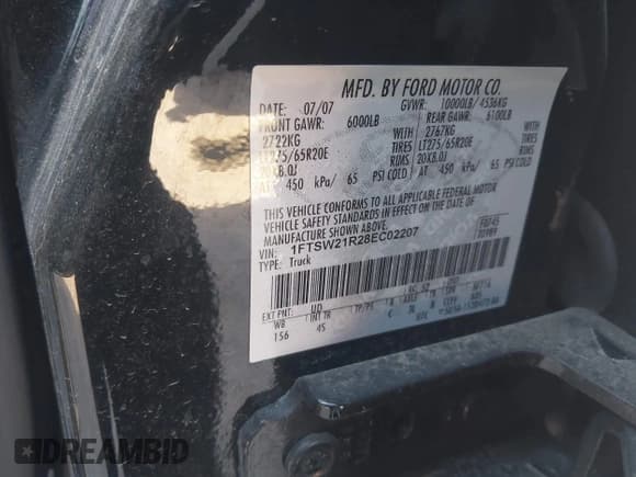 ✅ 2008 Ford F-250 XL • VIN: 1FTSW21R28EC02207 • Lot: 42023780. Wystawiony na IAAI z przebiegiem 135 143 mil. Bezpłatny archiwum sprzedaży aukcyjnych z USA i szczegółowy raport historii pojazdu na DreamBid. Zdjęcie 9.