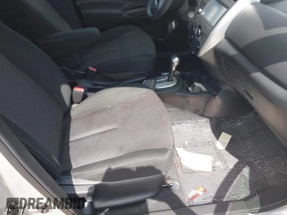 ✅ 2019 Nissan Versa S Plus • VIN: 3N1CN7AP8KL868839 • Lot: 42754104. Wystawiony na IAAI z przebiegiem 99 232 mil. Bezpłatny archiwum sprzedaży aukcyjnych z USA i szczegółowy raport historii pojazdu na DreamBid. Zdjęcie 5.