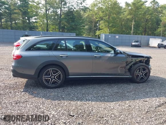 ✅ 2023 Mercedes-Benz E 450 • VIN: W1KZH6AB6PB168796 • Lot: 42903543. Listed on IAAI with 25,241 mi. Free auction sales archive from the USA and detailed vehicle history report at DreamBid. Image 13.