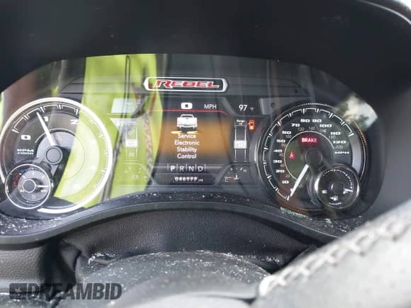 2020 Ram 1500 Rebel z VIN 1C6SRFLM8LN202602, wystawiony jako IAAI lot #42585757 z przebiegiem 46 177 mil mil oraz . Historia ofert i sprzedaży dostępna na DreamBid. Obrazek 7.