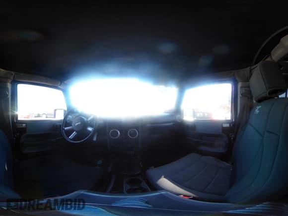 ✅ 2008 Jeep Wrangler Unlimited Sahara • VIN: 1J4GA59138L505040 • Лот: 43678613. Опубликован ранее на IAAI с пробегом 228 210 миль. Бесплатный доступ к архиву аукционных продаж из США и подробный отчёт об истории автомобиля на DreamBid. Изображение 18.