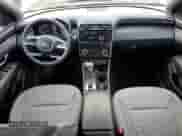 2023 Hyundai Santa Cruz SEL z VIN 5NTJBDAE5PH075498, wystawiony jako Copart lot #81267264 z przebiegiem 23 989 mil mil oraz Czysty tytuł • Clean title. Historia ofert i sprzedaży dostępna na DreamBid. Obrazek 8.