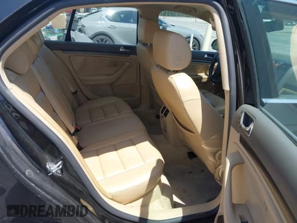 ✅ 2006 Volkswagen Jetta 2.5L • VIN: 3VWDF71K66M669630 • Lot: 42471920. Listed on IAAI with 138,717 mi. Free auction sales archive from the USA and detailed vehicle history report at DreamBid. Image 7.