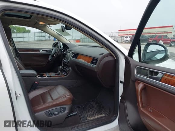 ✅ 2012 Volkswagen Touareg Sport • VIN: WVGEF9BP0CD006506 • Lot: 42355432. Wystawiony na IAAI z przebiegiem 175 346 mil. Bezpłatny archiwum sprzedaży aukcyjnych z USA i szczegółowy raport historii pojazdu na DreamBid. Zdjęcie 5.