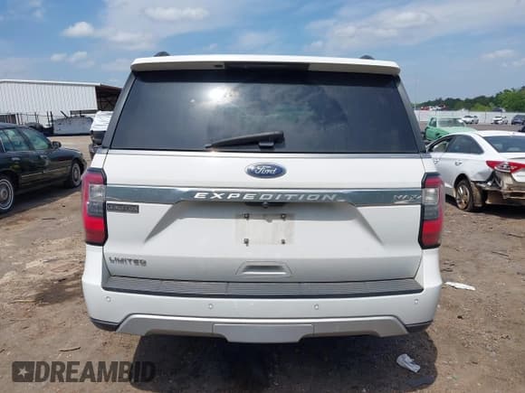 ✅ 2018 Ford Expedition Max Limited • VIN: 1FMJK1KT6JEA23021 • Lot: 42043556. Listed on IAAI with 201,772 mi. Free auction sales archive from the USA and detailed vehicle history report at DreamBid. Image 17.