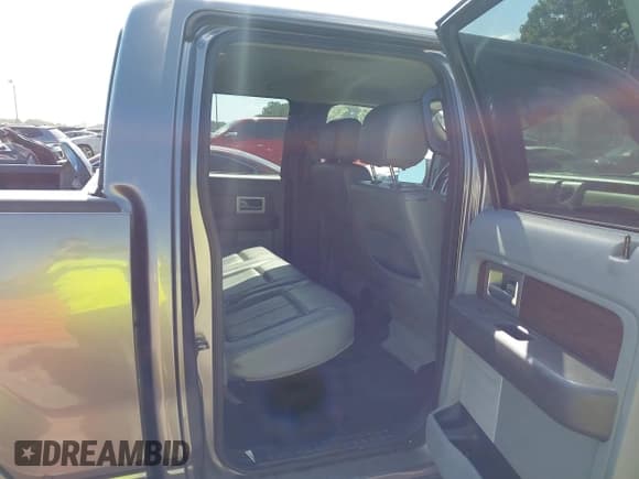 ✅ 2014 Ford F-150 XLT • VIN: 1FTFW1CF4EKD72063 • Lot: 43354644. Listed on IAAI with 239,734 mi. Free auction sales archive from the USA and detailed vehicle history report at DreamBid. Image 8.