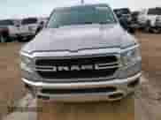 2020 Ram 1500 Big Horn z VIN 1C6SRFFT5LN167293, wystawiony jako Copart lot #67079115 z przebiegiem 148 722 mil mil oraz Szkoda całkowita • Salvage title. Historia ofert i sprzedaży dostępna na DreamBid. Obrazek 5.