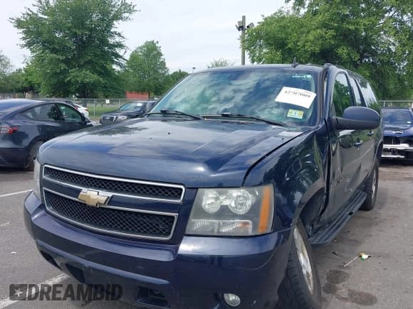 ✅ 2008 Chevrolet Suburban LTZ • VIN: 3GNFK16388G176479 • Lot: 42707009. Wystawiony na IAAI z przebiegiem 236 064 mil. Bezpłatny archiwum sprzedaży aukcyjnych z USA i szczegółowy raport historii pojazdu na DreamBid. Zdjęcie 2.