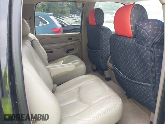 ✅ 2004 Chevrolet Suburban LT • VIN: 1GNFK16Z44J180705 • Lot: 43206216. Listed on IAAI with 375,620 mi. Free auction sales archive from the USA and detailed vehicle history report at DreamBid. Image 8.