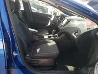 ✅ 2018 Chevrolet Cruze LT • VIN: 1G1BE5SM8J7177498 • Lot: 66875962. Wystawiony na Copart z przebiegiem Nie podano mil. Skorzystaj z bezpłatnego archiwum sprzedaży aukcyjnych z USA i zobacz szczegółowy raport historii pojazdu na DreamBid. Zdjęcie 5.