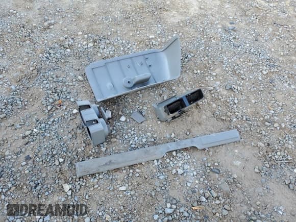 ✅ 2003 Chevrolet S-10 Work Truck • VIN: 1GCCS14X738275553 • Лот: 50076365. Опубликован ранее на Copart с пробегом Не указан. Бесплатный доступ к архиву аукционных продаж из США и подробный отчёт об истории автомобиля на DreamBid. Изображение 14.