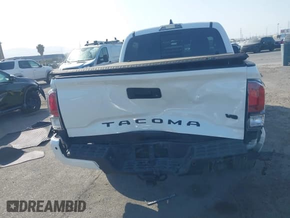 ✅ 2022 Toyota Tacoma SR • VIN: 3TMCZ5AN1NM470911 • Лот: 42440530. Опубликован ранее на IAAI с пробегом 40 623 миль. Бесплатный доступ к архиву аукционных продаж из США и подробный отчёт об истории автомобиля на DreamBid. Изображение 16.