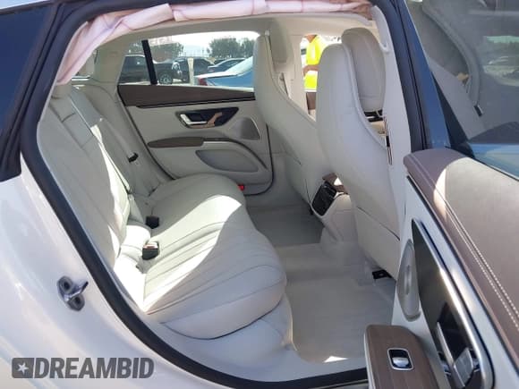 ✅ 2022 Mercedes-Benz EQS 580 • VIN: W1KCG4EB3NA018980 • Lot: 43119704. Listed on IAAI with 26,240 mi. Free auction sales archive from the USA and detailed vehicle history report at DreamBid. Image 8.