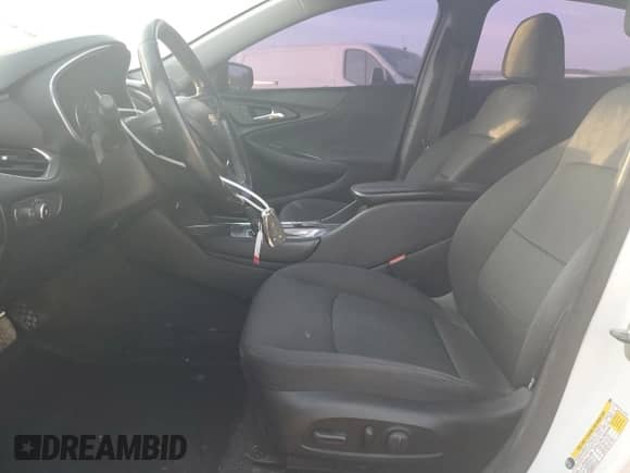 2018 Chevrolet Malibu LT z VIN 1G1ZD5ST4JF179375, wystawiony jako Copart lot #80330855 z przebiegiem 134 062 mil mil oraz Czysty tytuł • Clean title. Historia ofert i sprzedaży dostępna na DreamBid. Obrazek 7.