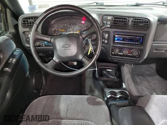 2000 Chevrolet Blazer LS z VIN 1GNCT18W9YK188091, wystawiony jako Copart lot #78592844 z przebiegiem 69 497 mil mil oraz Szkoda całkowita • Salvage title. Historia ofert i sprzedaży dostępna na DreamBid. Obrazek 8.