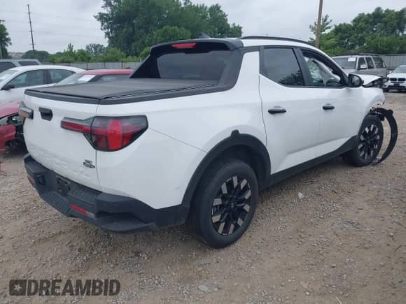 2025 Hyundai Santa Cruz SEL with VIN 5NTJBDDE9SH126540, listed as a IAAI auction lot 42747402 with 15,055 mi miles and . Bid and sale history available at DreamBid. Image 4.